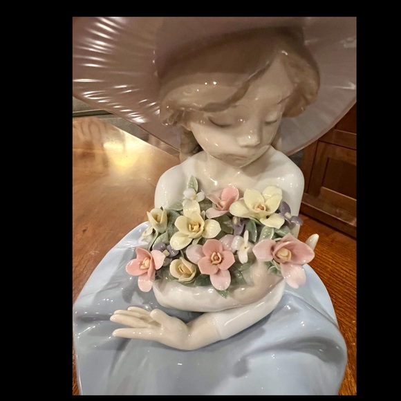 Lladro 5862 Fragrant Bouquet - retired piece- New Condition. - Picture 2 of 8